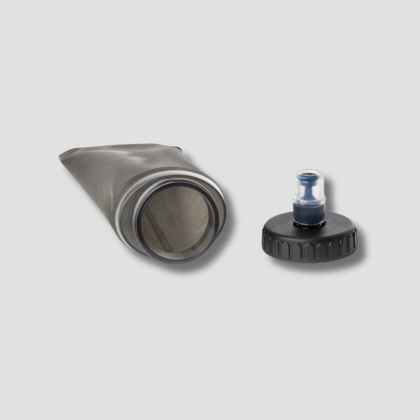 Close-up of the HLTHY soft flask water bottle’s bite valve, showcasing its ergonomic design for controlled water flow and a dust cap for added hygiene